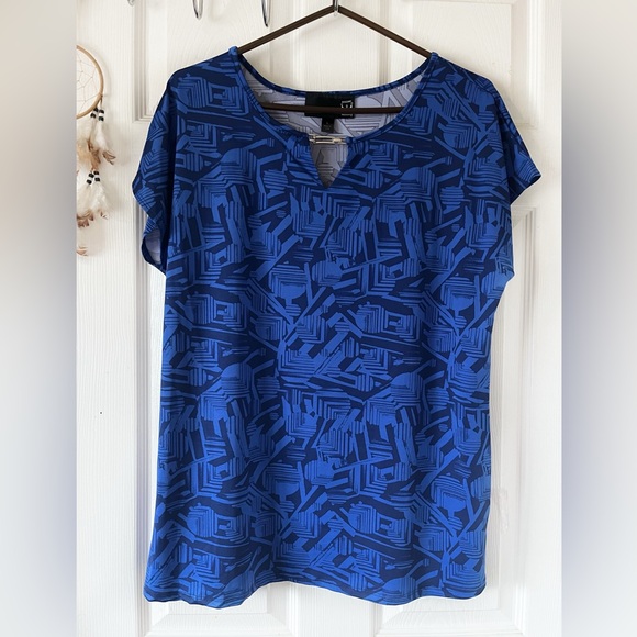 Antthony Tops - Antthony Blue Print Women’s Split Neck Top Sz L